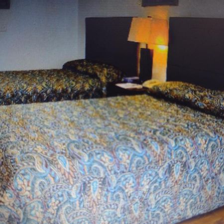 Budget Inn & Suites -Super-Ice Cold Spotless Rooms- Door-To-Door Lit Parking & Lowest Price Plus Hbo Max,Spanish Tv, Internet Free!! Freer Eksteriør bilde