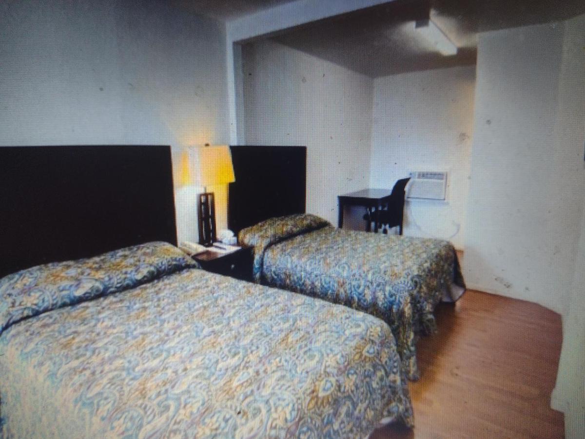 Budget Inn & Suites -Super-Ice Cold Spotless Rooms- Door-To-Door Lit Parking & Lowest Price Plus Hbo Max,Spanish Tv, Internet Free!! Freer Eksteriør bilde