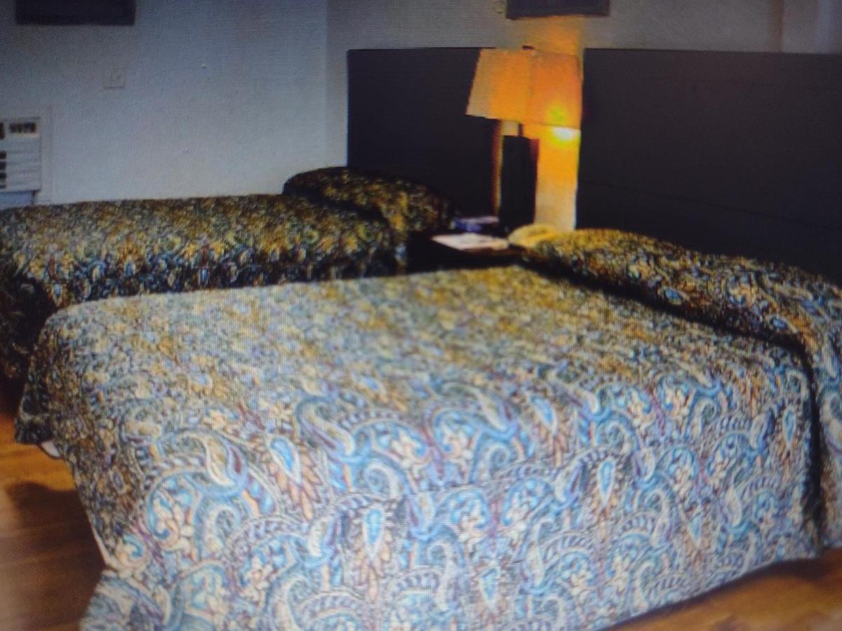 Budget Inn & Suites -Super-Ice Cold Spotless Rooms- Door-To-Door Lit Parking & Lowest Price Plus Hbo Max,Spanish Tv, Internet Free!! Freer Eksteriør bilde