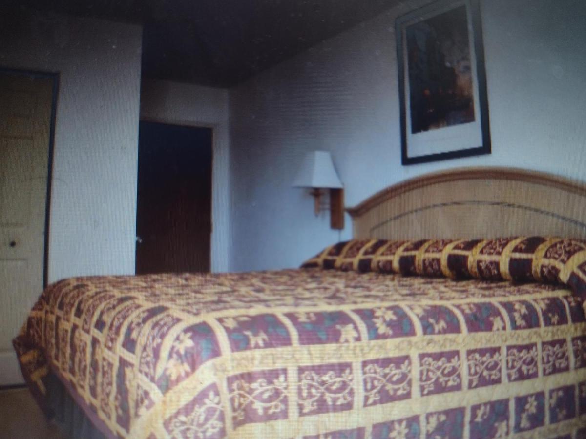Budget Inn & Suites -Super-Ice Cold Spotless Rooms- Door-To-Door Lit Parking & Lowest Price Plus Hbo Max,Spanish Tv, Internet Free!! Freer Eksteriør bilde