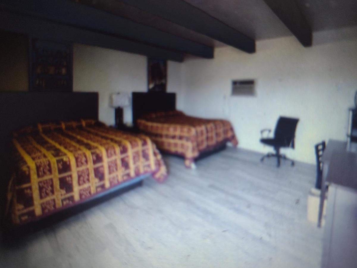 Budget Inn & Suites -Super-Ice Cold Spotless Rooms- Door-To-Door Lit Parking & Lowest Price Plus Hbo Max,Spanish Tv, Internet Free!! Freer Eksteriør bilde