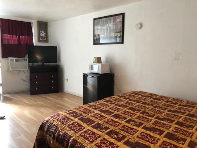 Budget Inn & Suites -Super-Ice Cold Spotless Rooms- Door-To-Door Lit Parking & Lowest Price Plus Hbo Max,Spanish Tv, Internet Free!! Freer Eksteriør bilde